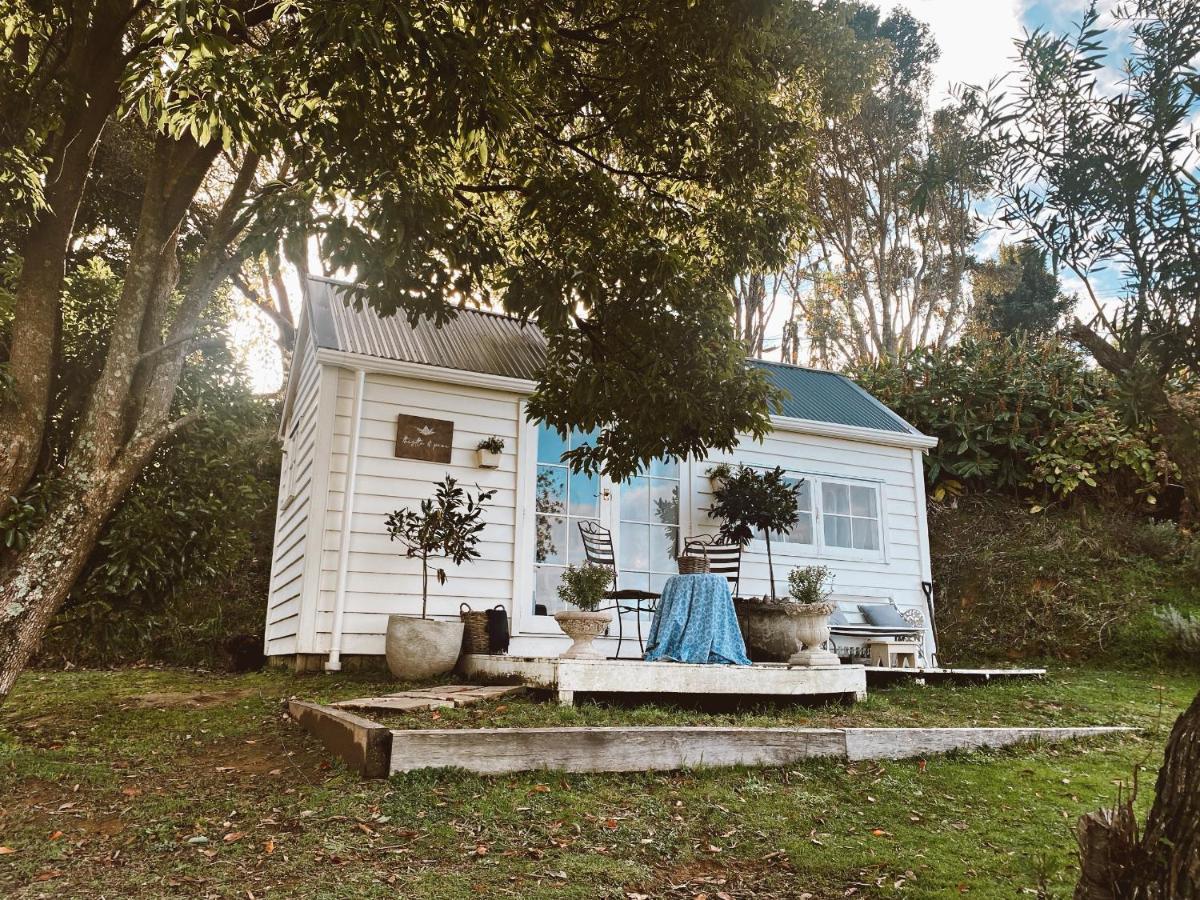 Thistle And Pine Cottage Farmstay Tauranga Exterior photo